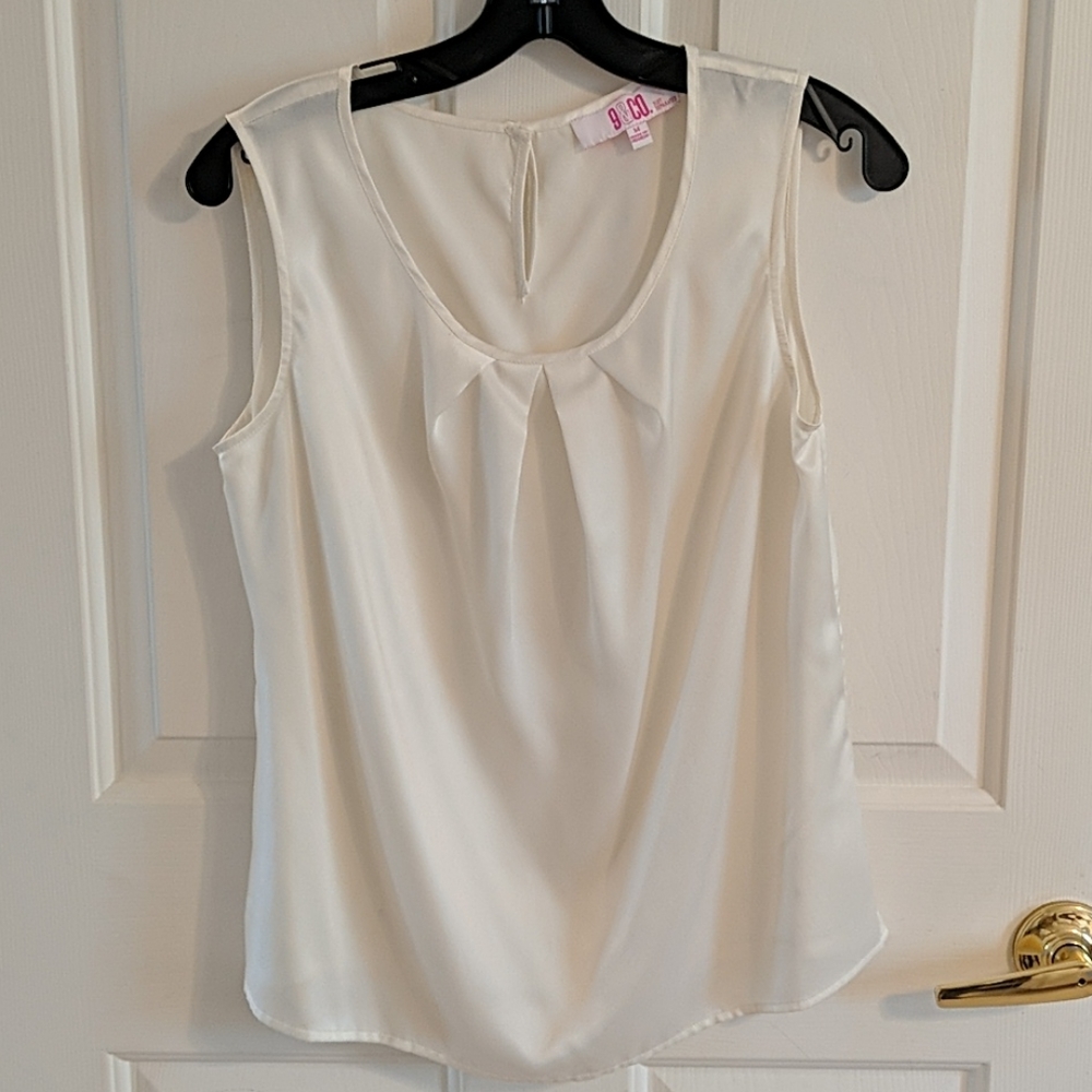 EUC 9&Co Sleeveless Top Off White